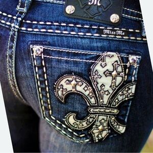 Miss Me Signature Rhinestone Fleur-de-lis Embroidery Skinny Jeans